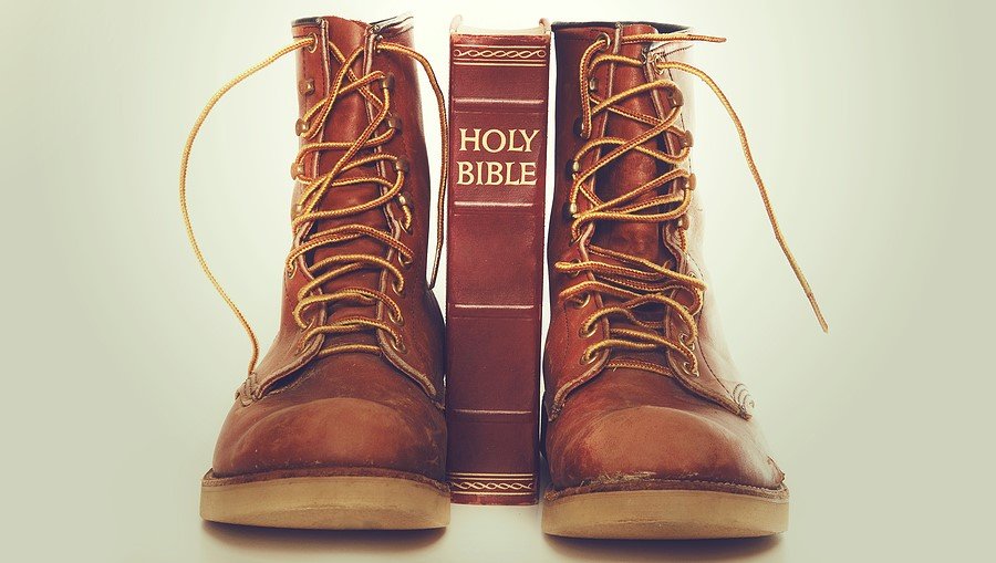 leger-god-bijbel-schoenen